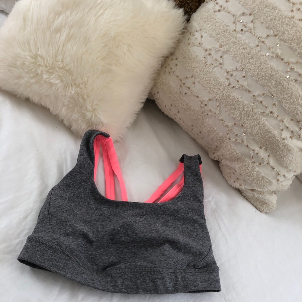 Lululemon Grey and Coral Medium Support Spor…